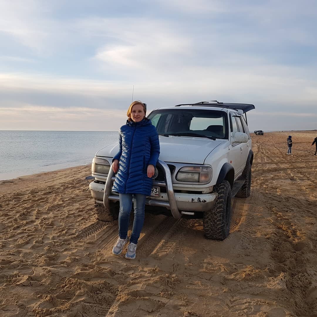 На такой и в горы и на водопады, и по песку легко.