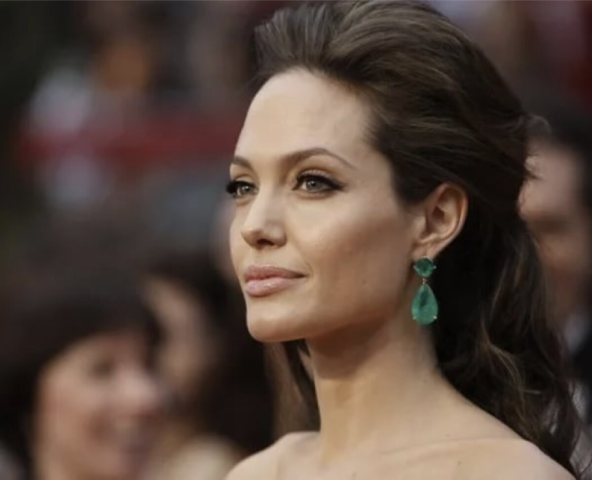 Изумрудная страсть Анджелины Джоли