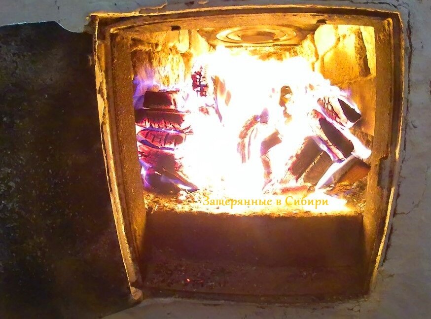 Буржуйка плохо тянет дым. Осень затопили печку кореша. Печка. Плита разорвалась. Осень затопили печку кореша.