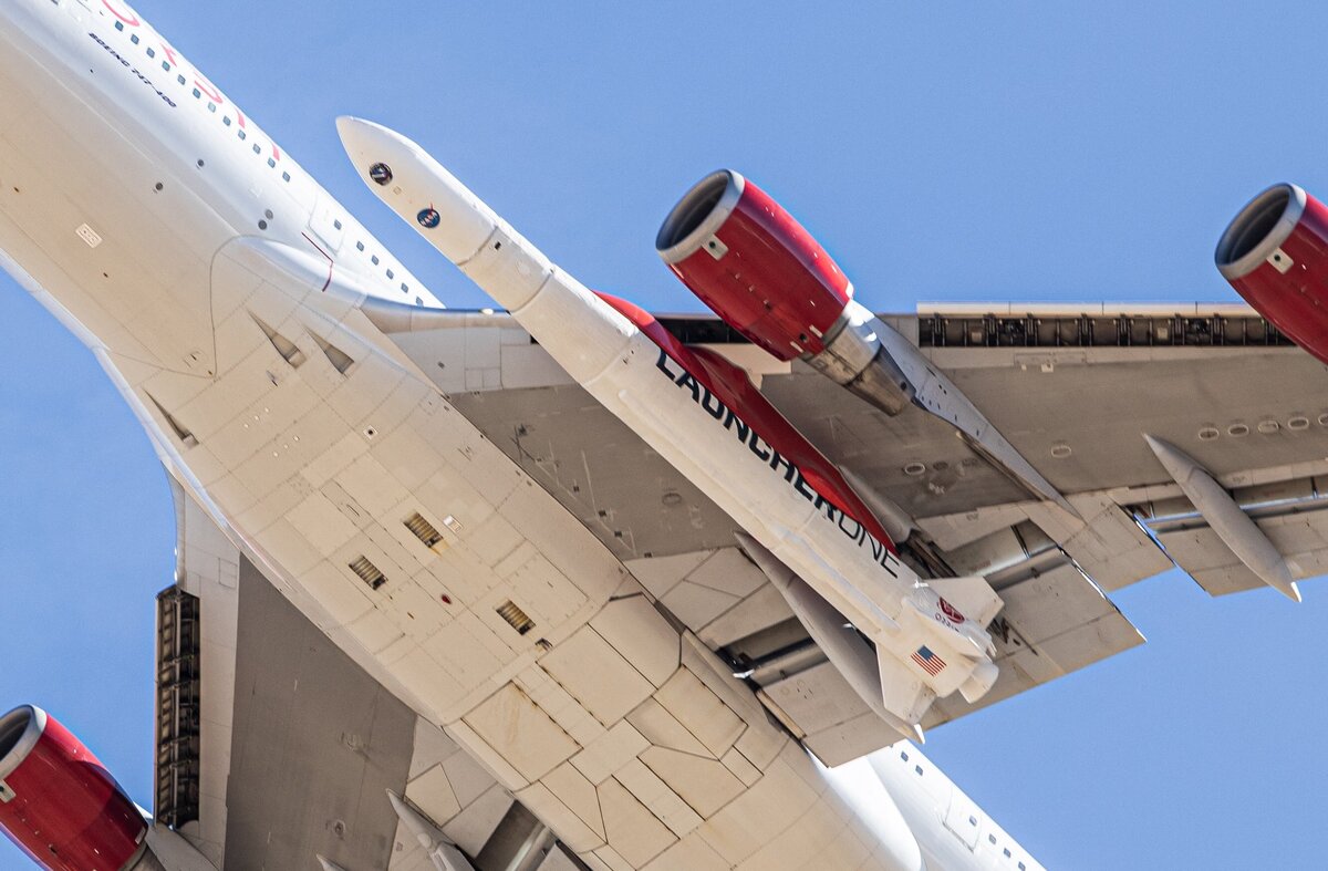 LauncherOne под крылом Боинга, фото Virgin Orbit 