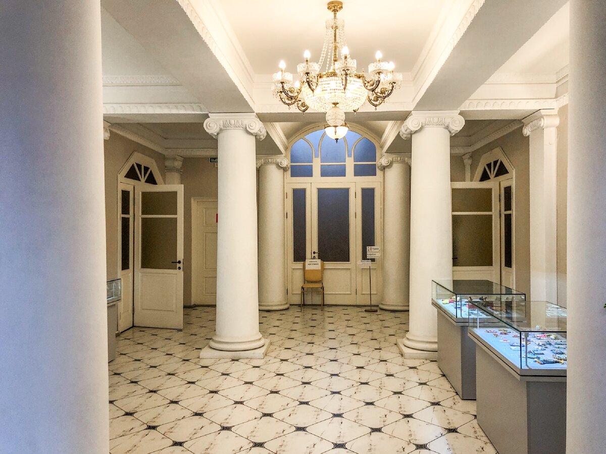 Внутри трактира Пожарских 