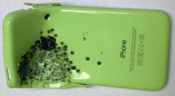 iPhone 5C после выстрела из дробовика 