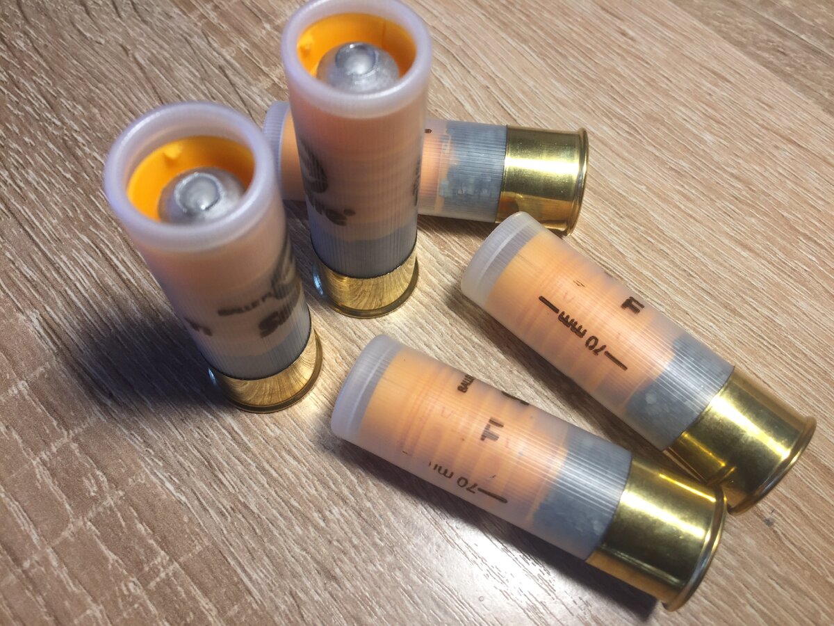 Патроны с пулей Совестра. Видно что порох не сжат, а сам контейнер имеет достаточно большую длину и канавки обеспечивающие качество обтюрацию