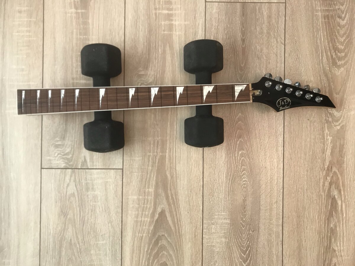 Чем заменить гитару в домашних условиях Guitar stands Guitar stands, Wood guitar stand, Guitar stand