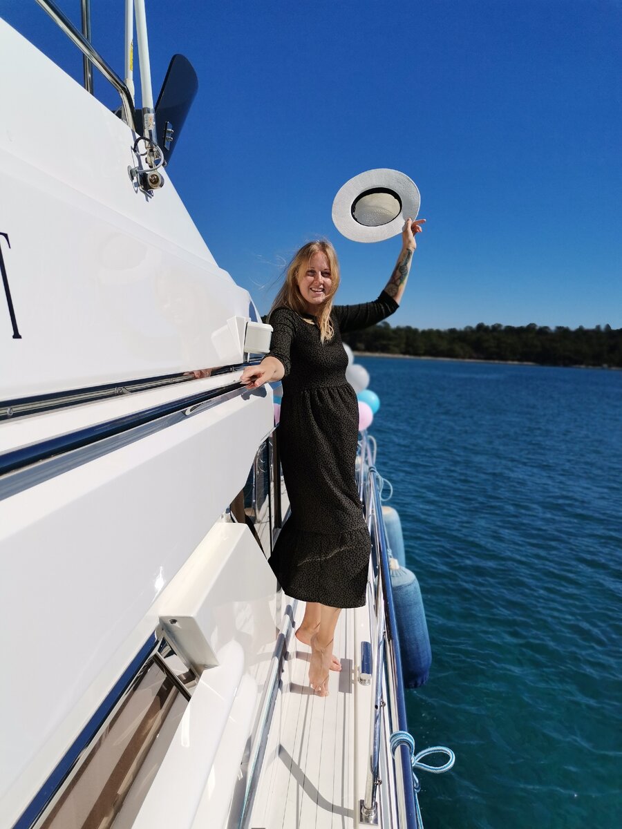 Это я с вами здороваюсь.