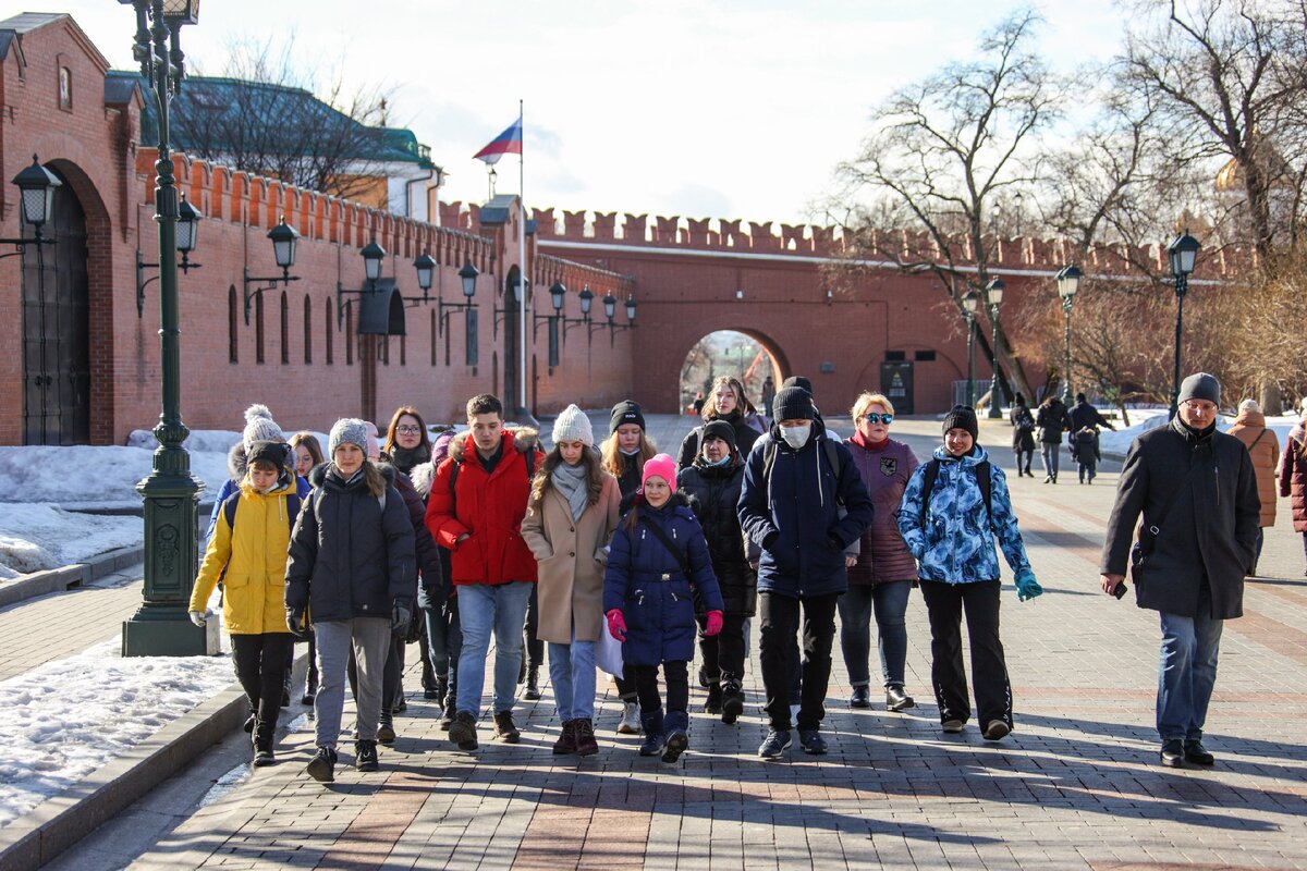 На всех фото себя нахожу или в самом "хвосте", или вообще не нахожу. И все потому, что народ не ходит, а бегает 