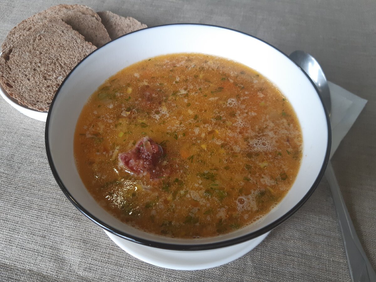 Гороховый суп с копчёными ребрышками