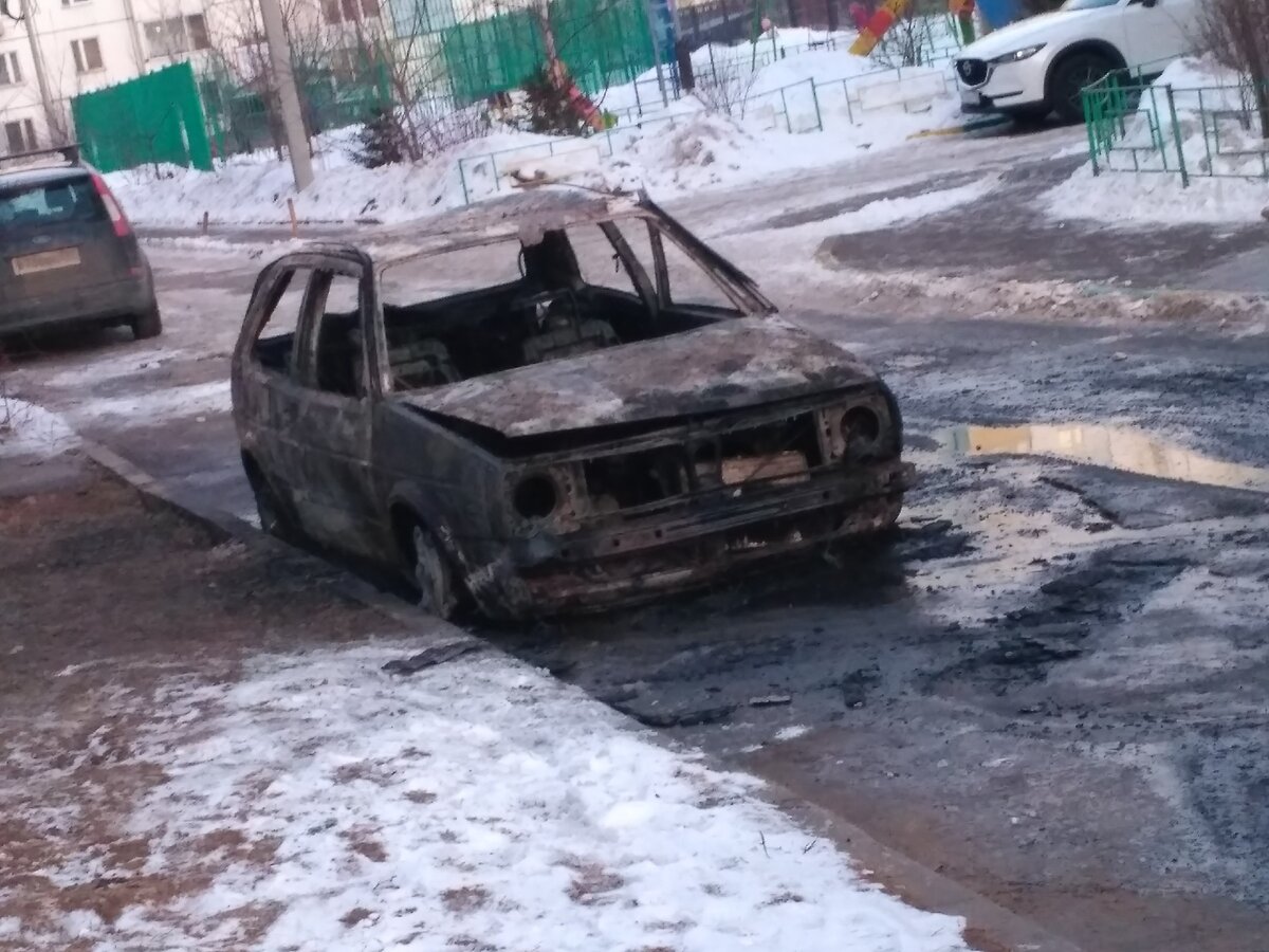 Сгоревший автомобиль. 