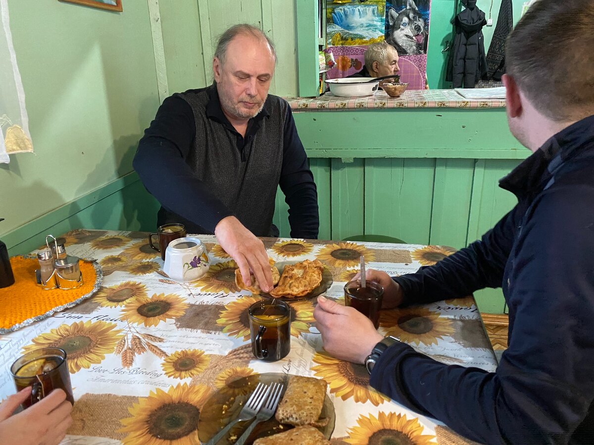 \"Был геодезистом, в 90-е бросил все и кормлю людей на зимнике на своем ...