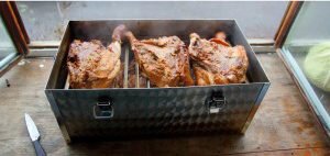 Готовое мясо курицы.