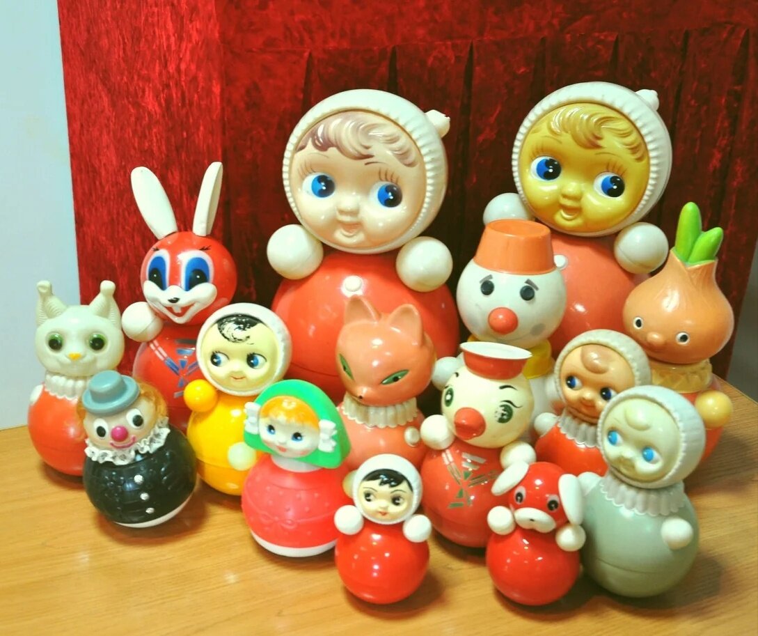 Обычные неваляшки..) 