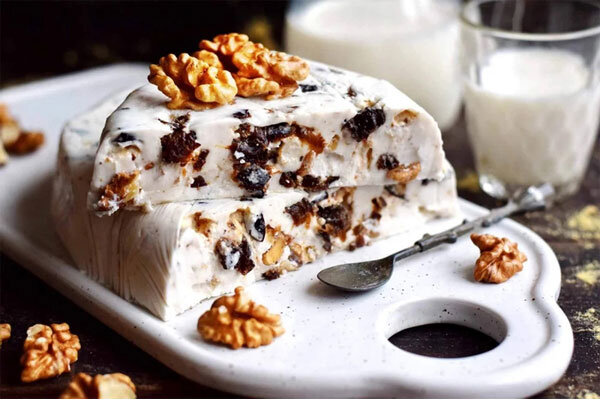 Сметанная нуга с черносливом и орехами – рецепт приготовления