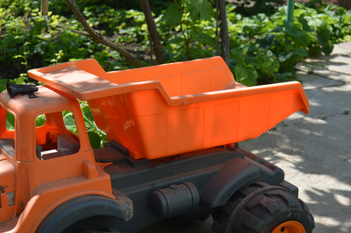 Личное фото. БелАЗ внуков.