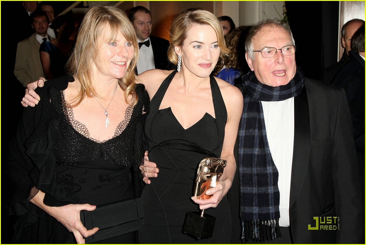 Кейт Уинслет с родителями