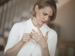 Мужчины переживают развод обычно не так остро, как женщины. Поэтому именно последние во многом винят себя в расставании и совершают много ошибок уже после прекращения отношений.