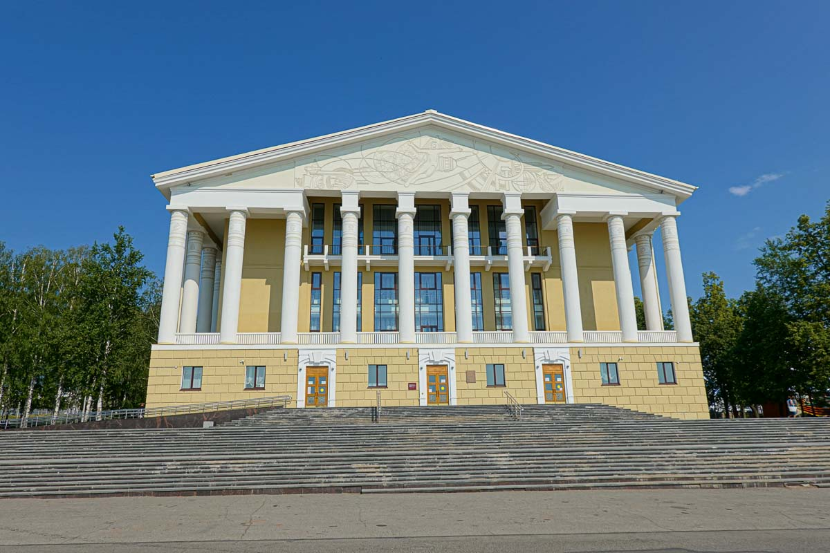 Уникальный памятник Владимиру Высоцкому в Удмуртии. Можно слушать песни  великого советского барда | Вагант | Дзен