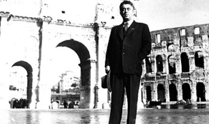 Арам Хачатурян у стен Колизея. Фото: radiovan.fm