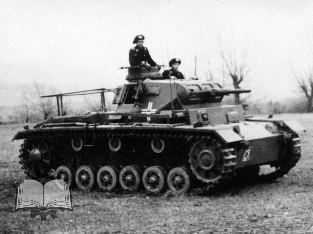 Такими Pz.Bef.Wg. Ausf.E были на начальном этапе выпуска. Вместо Fahrersehklappe 30 ставился эрзац-лючок.