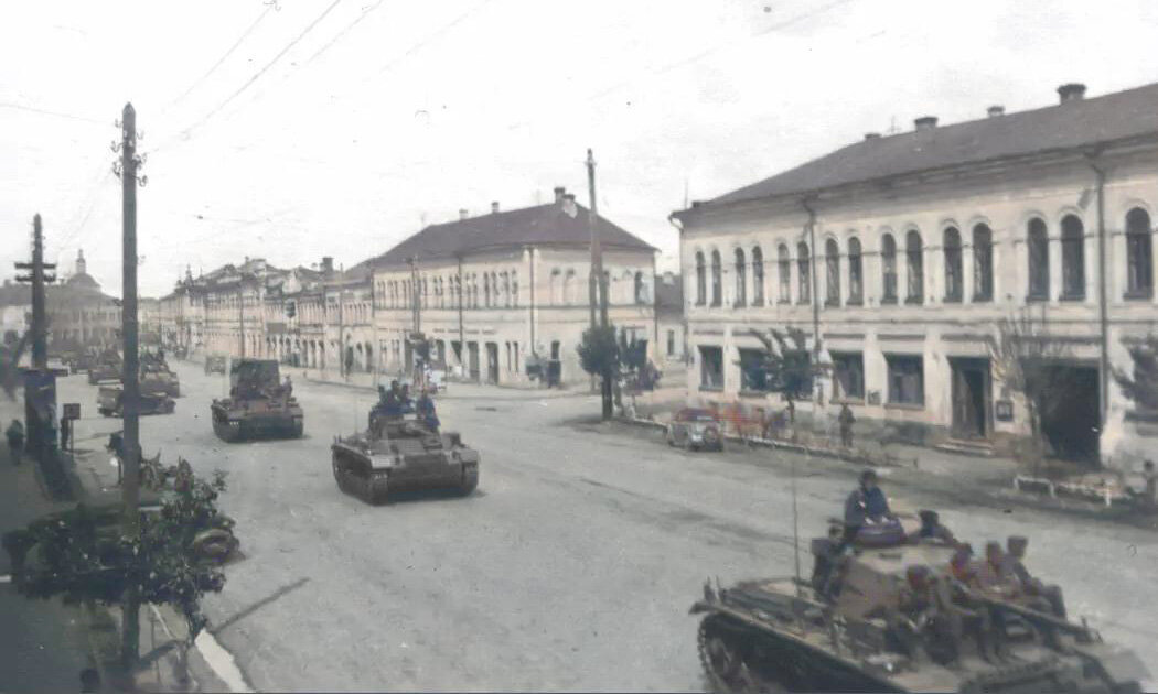 Немецкие танки в Орле, 3 октября 1941 года.