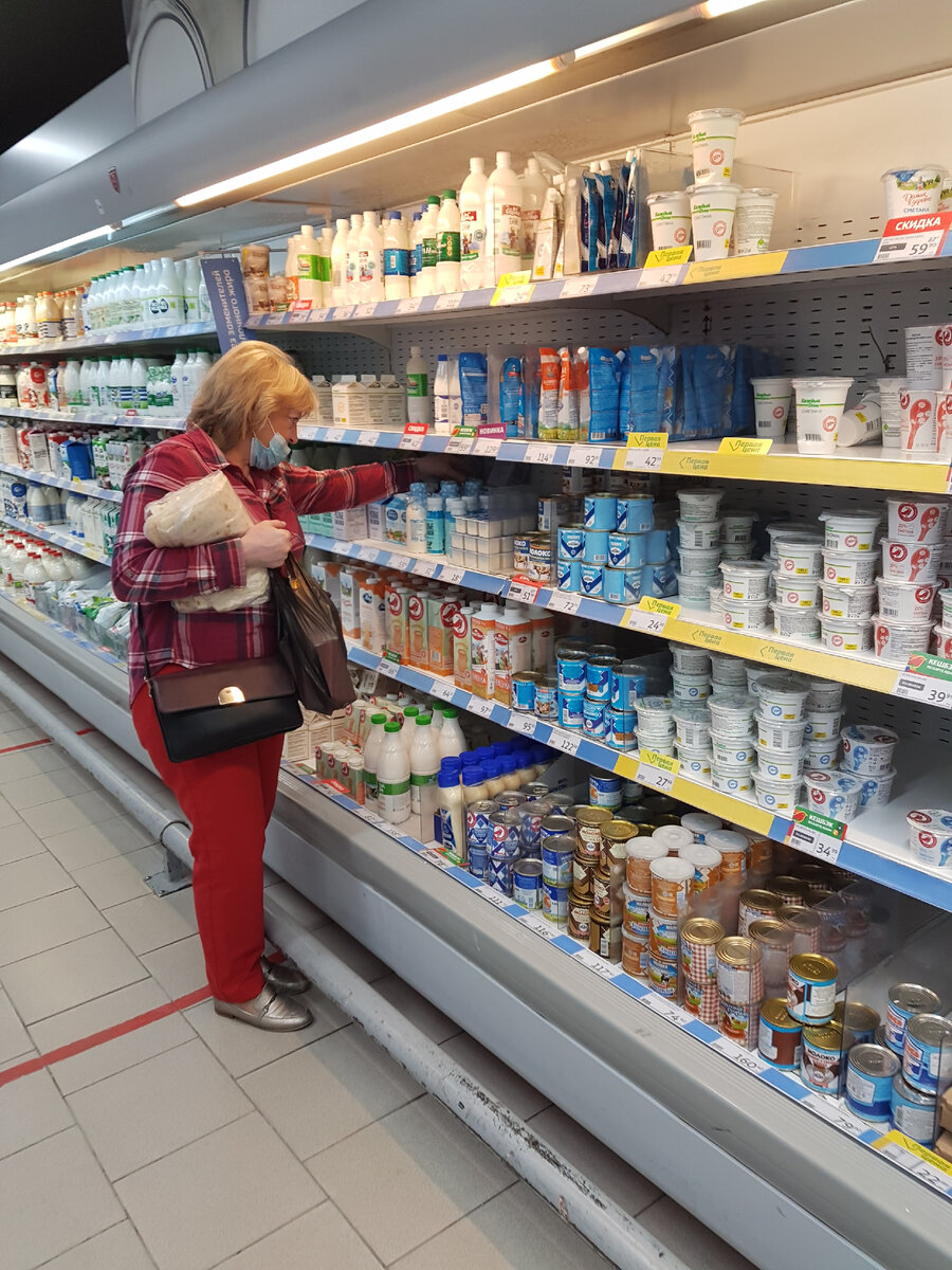 Магазин в Москве: полки битком. Фото автора