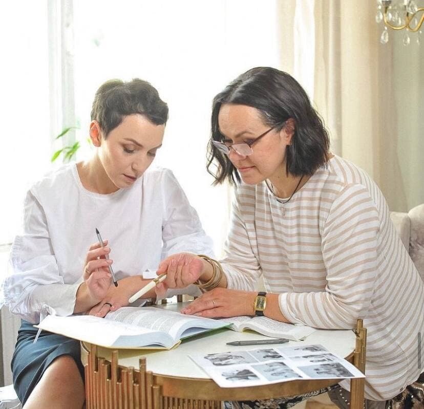 Я даже не слышу, а знаю, как минимум трех молодых женщин, которые на моих глазах это делают. И делают успешно. Добавьте описание
