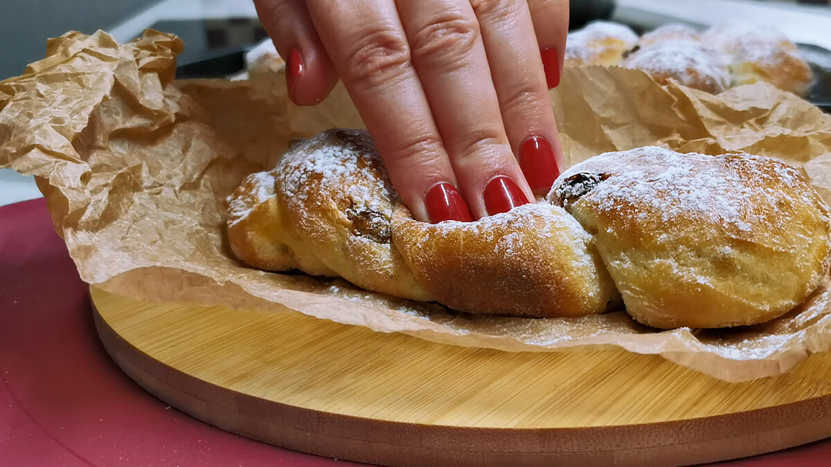 Беру творога больше, чем муки и дрожжи не использую. Как я пеку пышные булочки плетёнки и времени трачу меньше часа