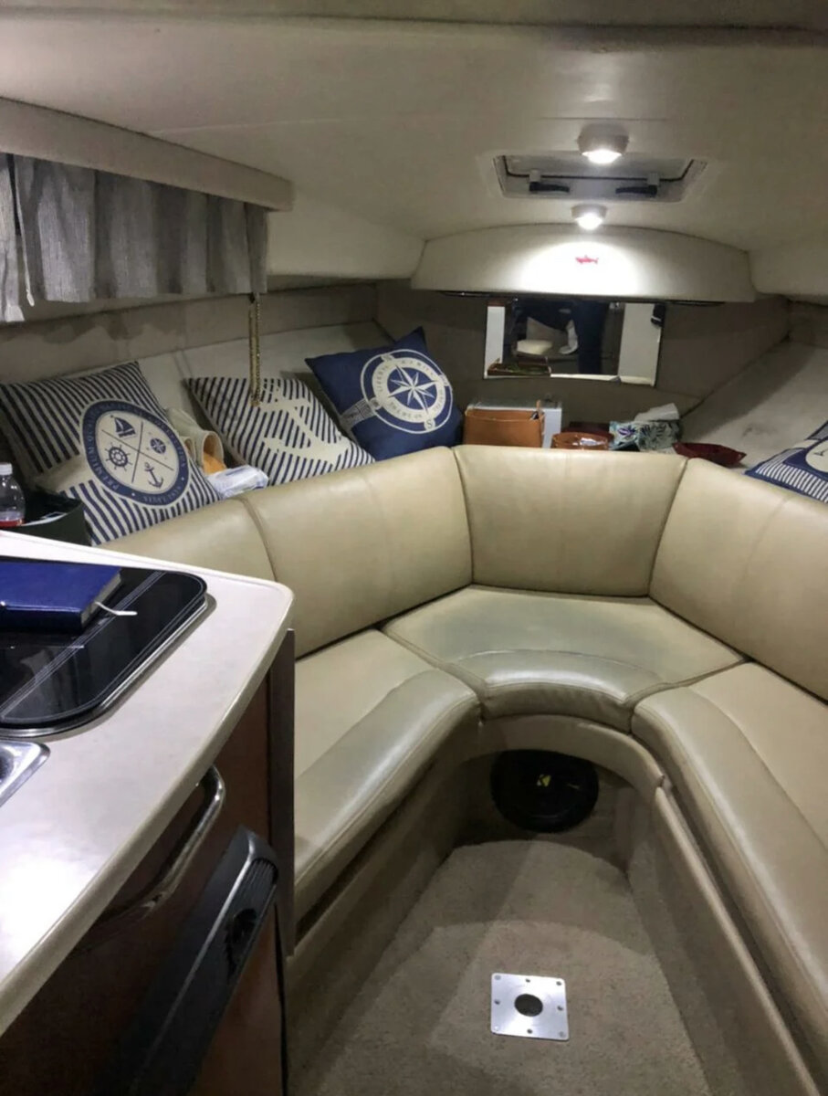 Диван на яхте до перетяжки