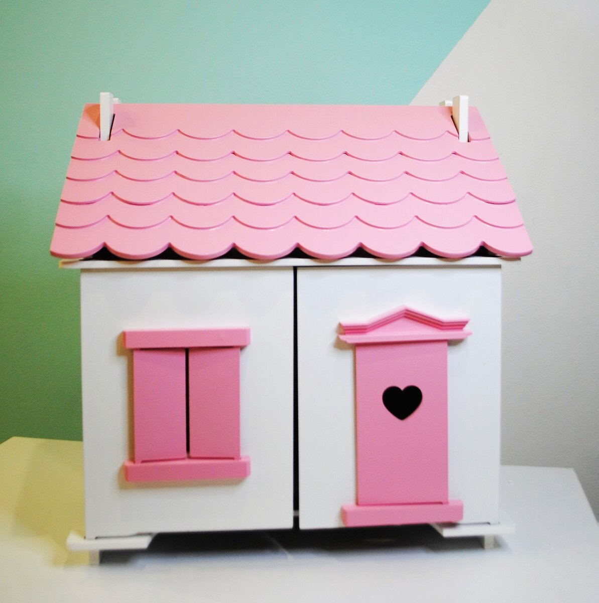 фото из личного архива  Кукольный дом Stoy Small Village Doll House Pink  шведский БебиШоп