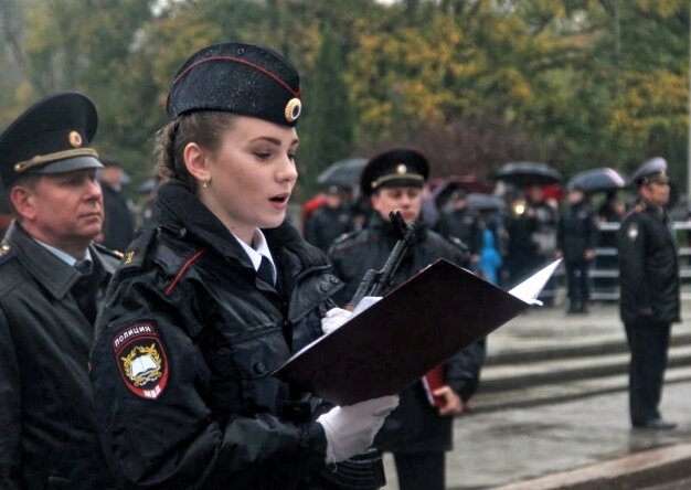 Полицейская Присяга все больше принимает женское лицо... Фото https://kaliningrad.bezformata.com. 