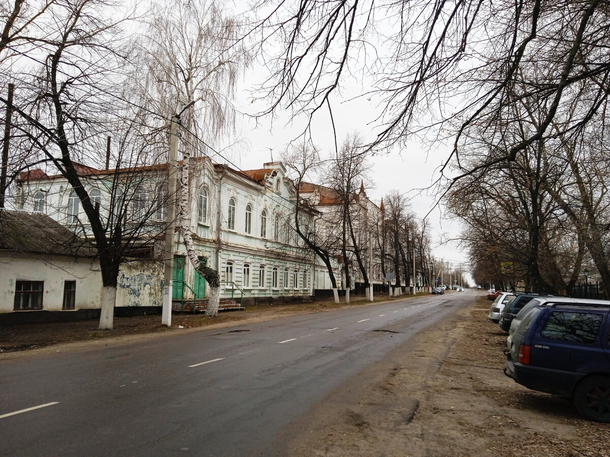 Павловск один из наиболее благоустроенных провинциальных городов России, и  его нередко даже называют 