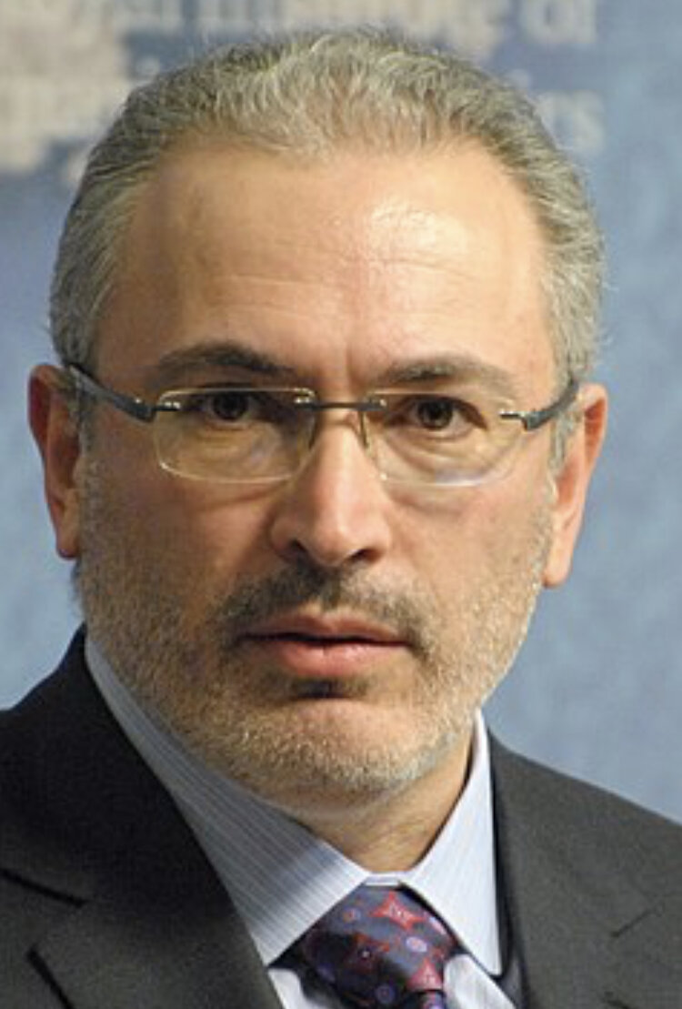 В 1997—2004 годах был совладельцем и главой нефтяной компании «ЮКОС». Арестован российскими властями по обвинению в хищениях и неуплате налогов 25 октября 2003 года. На момент ареста был одним из богатейших людей в мире, его состояние оценивалось в 15 млрд долларов[6][7][8][9]. В 2005 году был признан российским судом виновным в мошенничестве и других преступлениях. Компания «ЮКОС» подверглась процедуре банкротства. В 2010—2011 годах по новым обвинениям был приговорён к 14 годам колонии