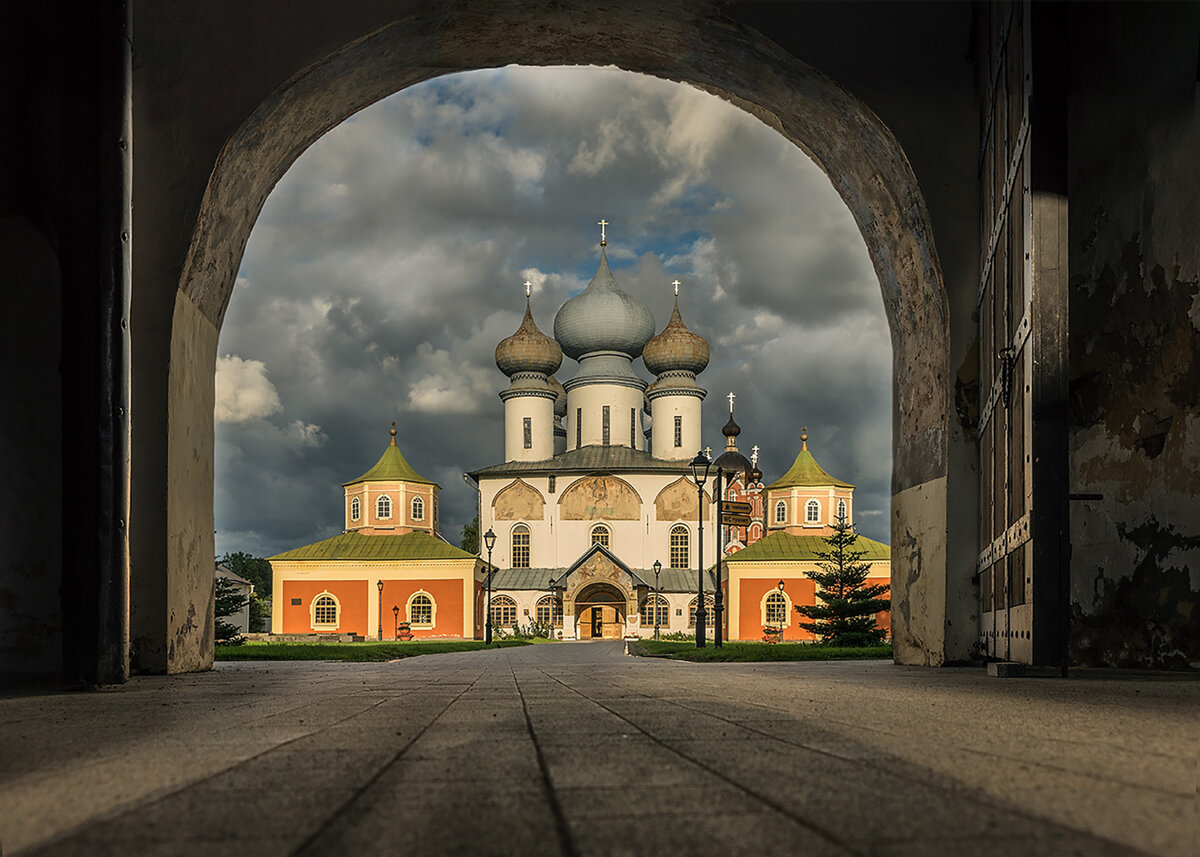 Тихвинский Богородичный Уcпенcкий мужcкой монacтырь. Фото Александра Сергеева (с).