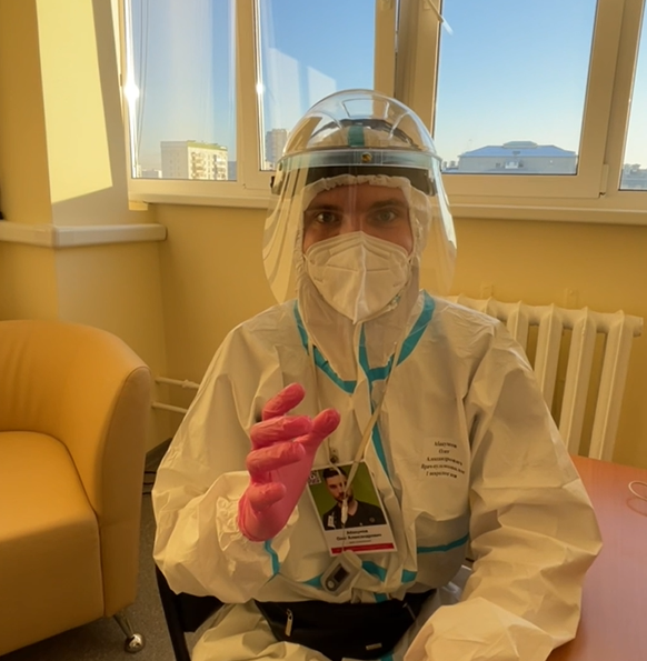 Меня зовут О.А.Абакумов. Врач-пульмонолог, работаю в красной зоне с первых дней пандемии