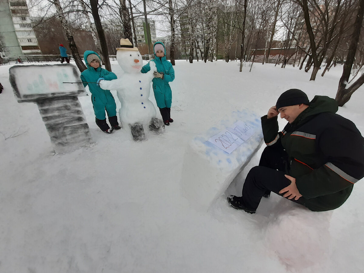 Наш снеговик бывалый инвестор, который обучает нас основам инвестирования!