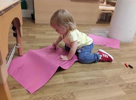 Ребенку в садике предоставляют свободу творчества.