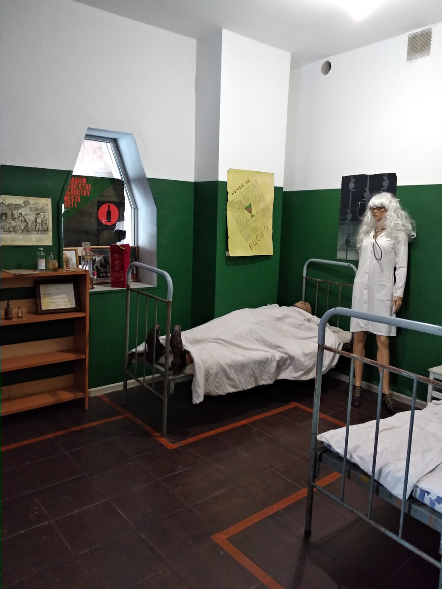 Комната-вытрезвитель в Музее водки в Москве