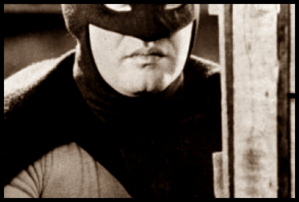 Кадр лица Бэтмена из сериала "Бэтмен и Робин"