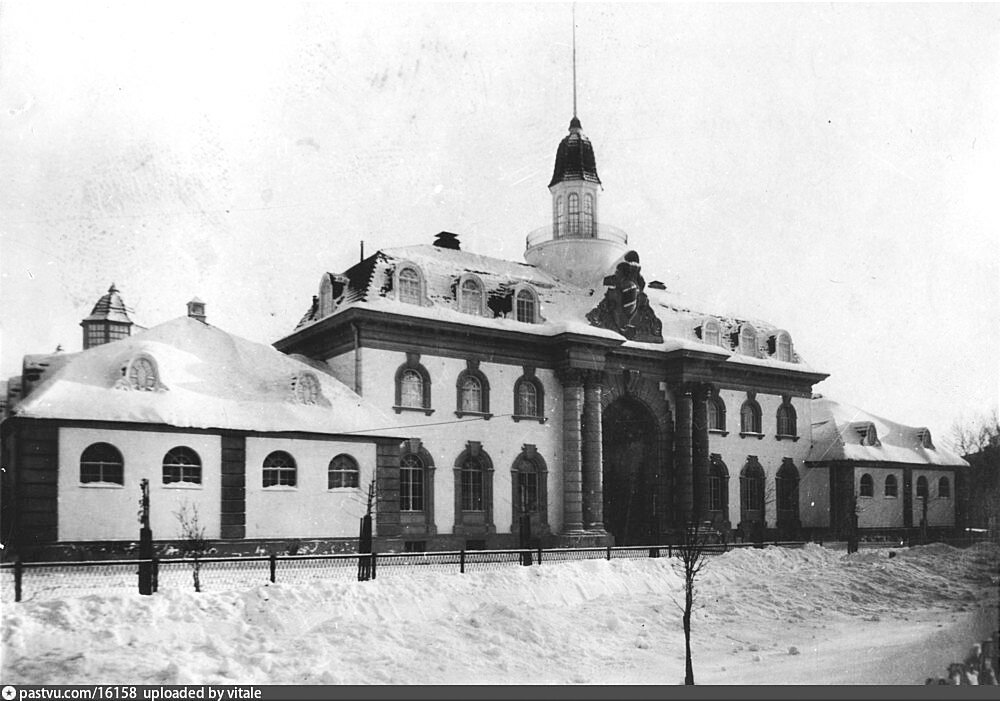 Ансамбль конюшен Манташева. 1916-1918 гг. | Фото взято с сайта https://pastvu.com.