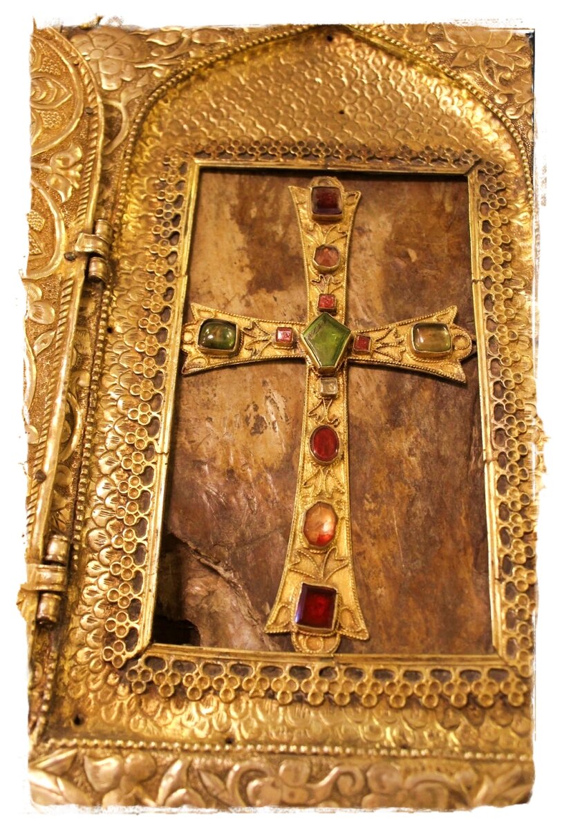 Кусок от Ковчега в Эчмиадзине