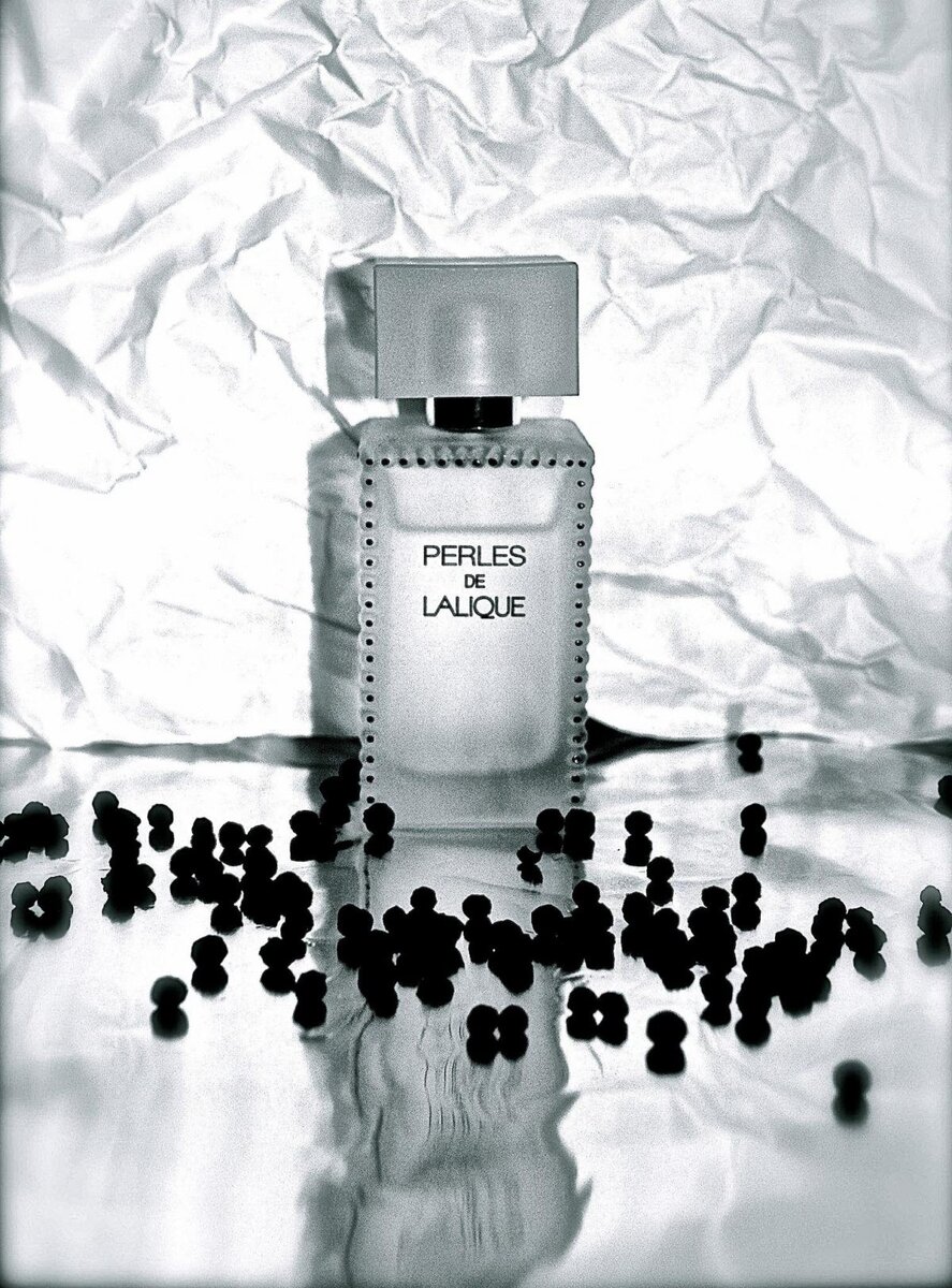 Лалик перл. Перл де лалик. лалик ла перла. lalique perles реклама. lalique perles de lalique состав в картинках.