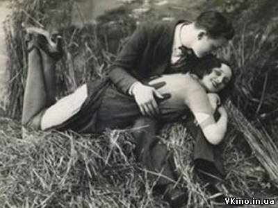 Параллельно с переводом Шнарха, также проводил я научные изыскания :)

* Первый поцелуй на экране - “Вдова Джонс” (США, 1896, исполнители - Мэй Ирвин и Джон Райе).
* Первый сексуальный фильм (3 минуты) - “Супруги отправляются в постель” (Франция, 1896, ноябрь, продюсер Эжен Пиру); в конце того же года Жорж Мельес снял фильм “Нескромные”.
* Первый известный и датированный порнофильм - “К Золотому экю, или Хороший постоялый двор” (Франция, 1908).
* Первый сексуальный двухчастевый фильм для широкой публики - “Торговля белыми рабынями” (Дания, 1910).
* Первый обнаженный мужчина, показанный спереди, - в фильме “Ад Данте” (Италия, 1912).
* Первая актриса, сыгравшая мужскую роль, - Франческа Бертини (“История одного клоуна”, Италия, 1913).
* Первая обнаженная исполнительница на экране, чье имя известно, - Одри Мэнсон (“Вдохновение”, США, 1915, реж. Джордж Фостер Плэтт).
* Первый фильм о гомосексуализме - “Иначе, чем другие” (Германия, 1919, реж. Рихард Освальд).
* Первый порнофильм с гомосексуальным половым актом - “Телеграфист” (был снят во Франции в 20-е годы).
* Первый поцелуй между половыми партнерами - в фильме “Человекоубийство” (США, 1922, реж. Сесиль Блаунт Де Милль).
* Первый поцелуй в азиатском фильме - “Две женщины в доме” (Китай, 1926).
* Первая исполнительница главной роли, поцеловавшая женщину, - Марлей Дитрих (“Марокко”, США, 1930, реж. Дкоэеф фон Штернберг).
* Первый фильм с лесбийскими мотивами - “Девушки в униформе” (Германия, 1931, реж. Леонтине Саган, исполнительницы Доротея Вик и Херта Типе, которые двумя годами позже сыграли в немецкой гомоэротической мелодраме “Анна и Элизабет”).
* Первый фильм, в котором показаны половые сношения, - “Экстаз” (Чехословакия, 1933, реж. Густав Махаты).
* Первая обнаженная женщина в азиатском фильме - Матико Ке в “Боки” (•Ян-Гуи-фэй”, Япония, 1955, реж. Кэндзи Мидзогути), тем не менее еще в 1950 году в Японии получили распространение фильмы о подростках в манере soft-porno.
* Первый фильм с настоящим половым актом - “Они называют нас “модами” (Швеция, 1967, реж Ян Линдквист и Стефан Ярл, в ролях - Кента Густафсон и Стоффе Свенсон)
* Первый полнометражный эротический мультфильм - “1001 ночь” (Япония, 1969, реж Осаму Тэдзука).
* Первая сцена с обнаженными мужчинами в коммерческом фильме - “Влюбленные женщины” (Великобритания, 1969, реж Кен Рассел, актеры Алан Бейтс и Оливер Рид).
* Первый порнофильм в кинотеатрах - “Глубокая глотка” (США, 1972, реж Жерар Дамиано)
* Первый сексуальный фильм с большим бюджетом - “Эмманюэль” (Франция, 1974, реж Джаст Джэкин)
* Первой малолетней главной исполнительницей, занятой в эротической сцене в прокатном фильме, стала Брук Шилдс, которая в возрасте 12 лет снялась в “Прелестном ребенке” (США. 19771), а Давиду Бенненту из ФРГ тоже было 12 лет во время съемок эротического эпизода в “Жестяном барабане” (1979) [2]

Дальше, естественно, больше. Каждое новое достижение техники тут же ставилось на службу порнографии. Первый дагерротип с порнографическим изображением появился в 1855 году, а первый порнофильм был снят уже через год после открытия братьев Люмьер. С этого времени можно говорить о развитии порнобизнеса.

Первое обвинение в разжигании низменных страстей досталось фильму «Поцелуй», когда в 1896 популярный актер Джон Райс целовал на экране что называется взасос не менее популярную актрису Мэй Ирвин в течение 3 минут. Рецензенты назвали его "демонстрацией скотской похоти, которую не в состоянии вынести цивилизованный человек". Зато зрители проголосовали своими кошельками: они ходили смотреть его на закольцованной пленке в специальных автоматизированных кабинках размером на одного человека. В толерантной Москве эту синему крутили на большом экране "Метрополя", а билет стоил 5 рублей (примерно недельный оклад рабочего).

Самым известным же творением немого порно принято считать "Приключения за границей" (1934) анонимного режиссера (и таких же актеров). Фильм отличает выразительная жестикуляция персонажей и поражающие воображение скорости, на которых они предаются разврату. Истинным шедевром этого фильма можно считать титр "Скорее пронзи меня своим естеством, о мой лев секса!"