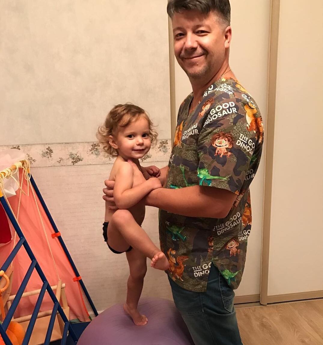 Фото из домашнего архива: маленькая Ника и домашний спорткомплекс 