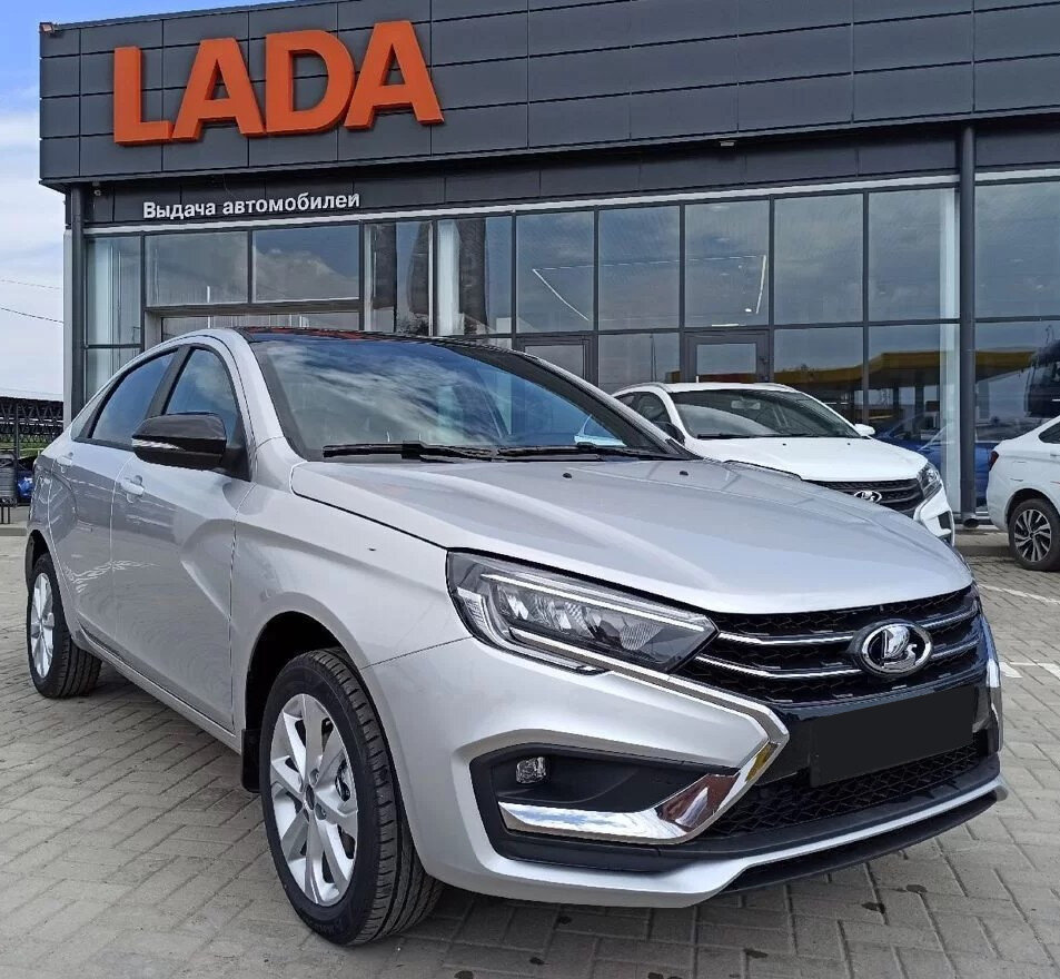 LADA Vesta FL. Фото из сети интернет. На площадке оф.дилера в Ростовской области.