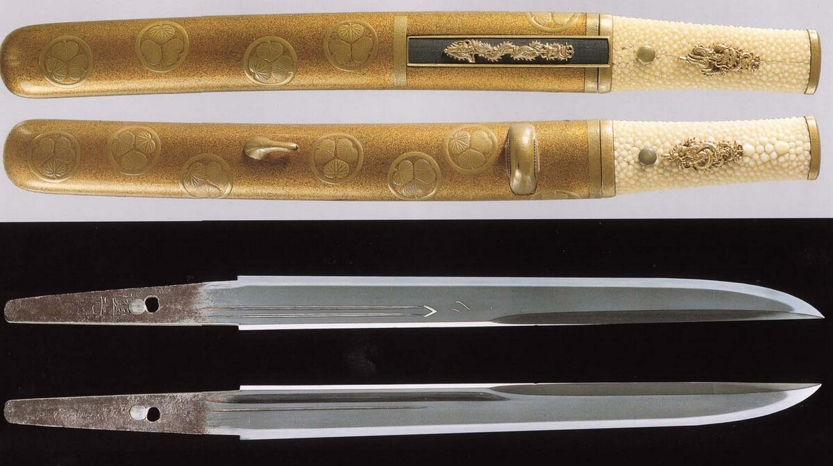 Кинжал танто мастера Синтого Кунимицу, XIV в., имеющий титул «Важное культурное достояние».
Источник: «Википедия»