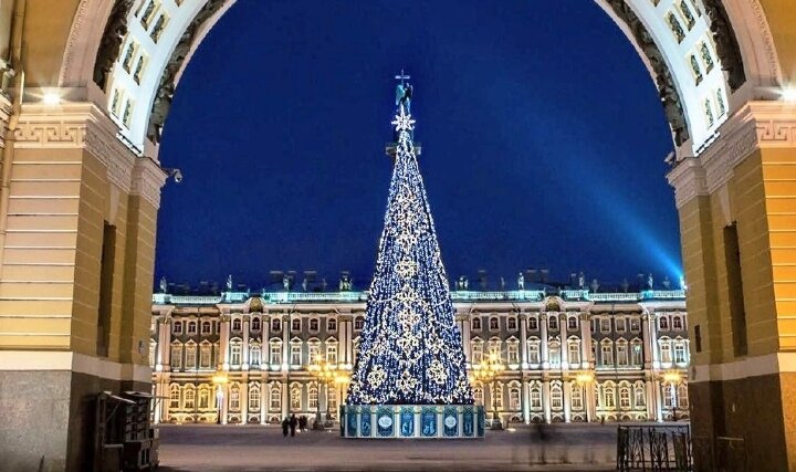 На Новый год многие едут в Санкт-Петербург или в Москву 