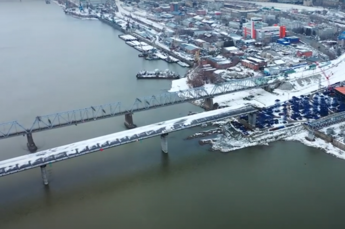    В Новосибирске строительство четвёртого моста показали с дрона