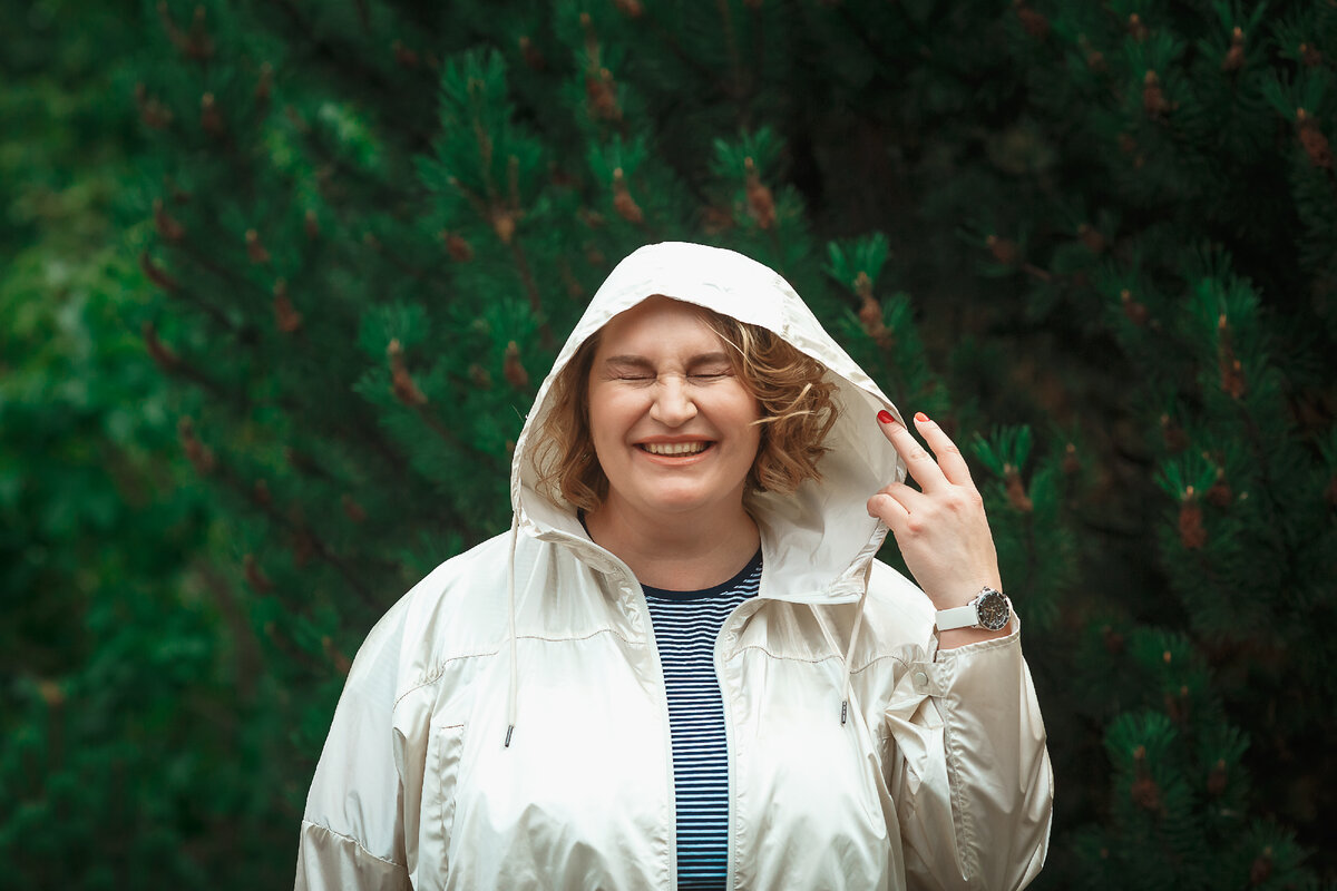 Самые часто носимые вот эти полосатики (есть ещё бело-голубая и вообще их каждой по 2 штуки), чёрные и белые. С принтами тоже есть, но принт у меня всегда лотерея, поэтому принтованных футболок мало и ношу я их экономно, так скажем)