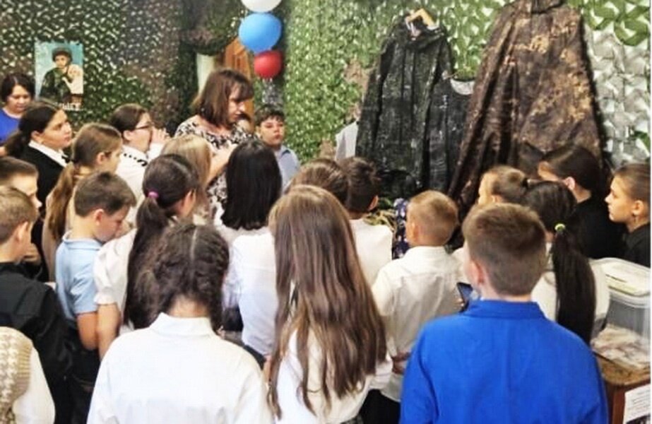    В Нефтеюганске волонтёры организовали выставку о СВО