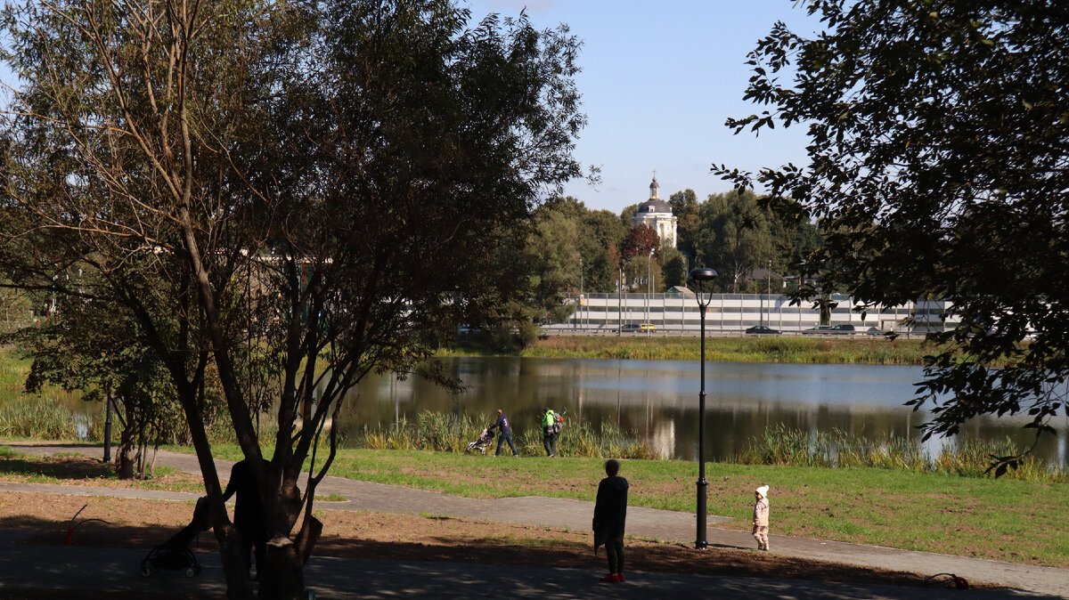Виноградовская церковь, вид от усадьбы Виноградово