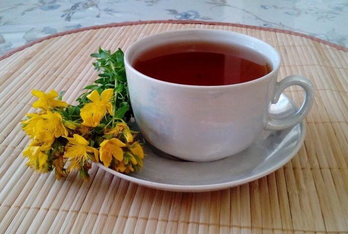 Заваривать можно цветки и листья зверобоя